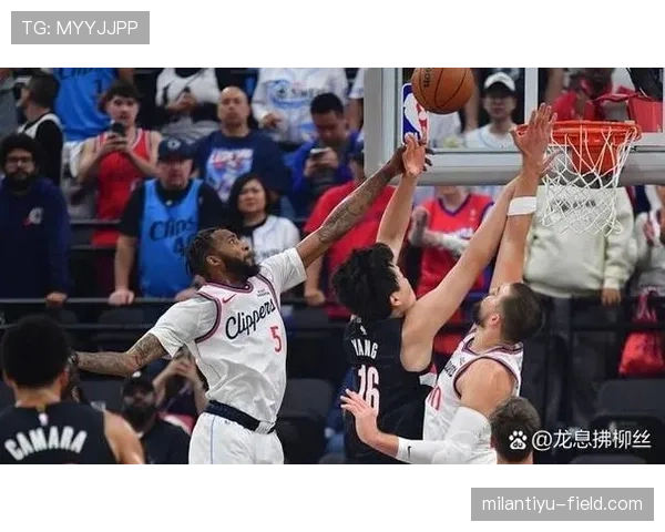防守犯规和进攻犯规在篮球中的判定标准与适用场景分析 防守犯规和进攻犯规在篮球中的判定标准与适用场景分析